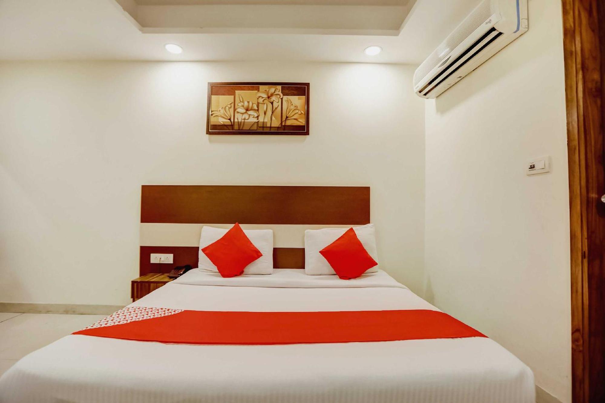 O Srv Palace Hotel New Delhi