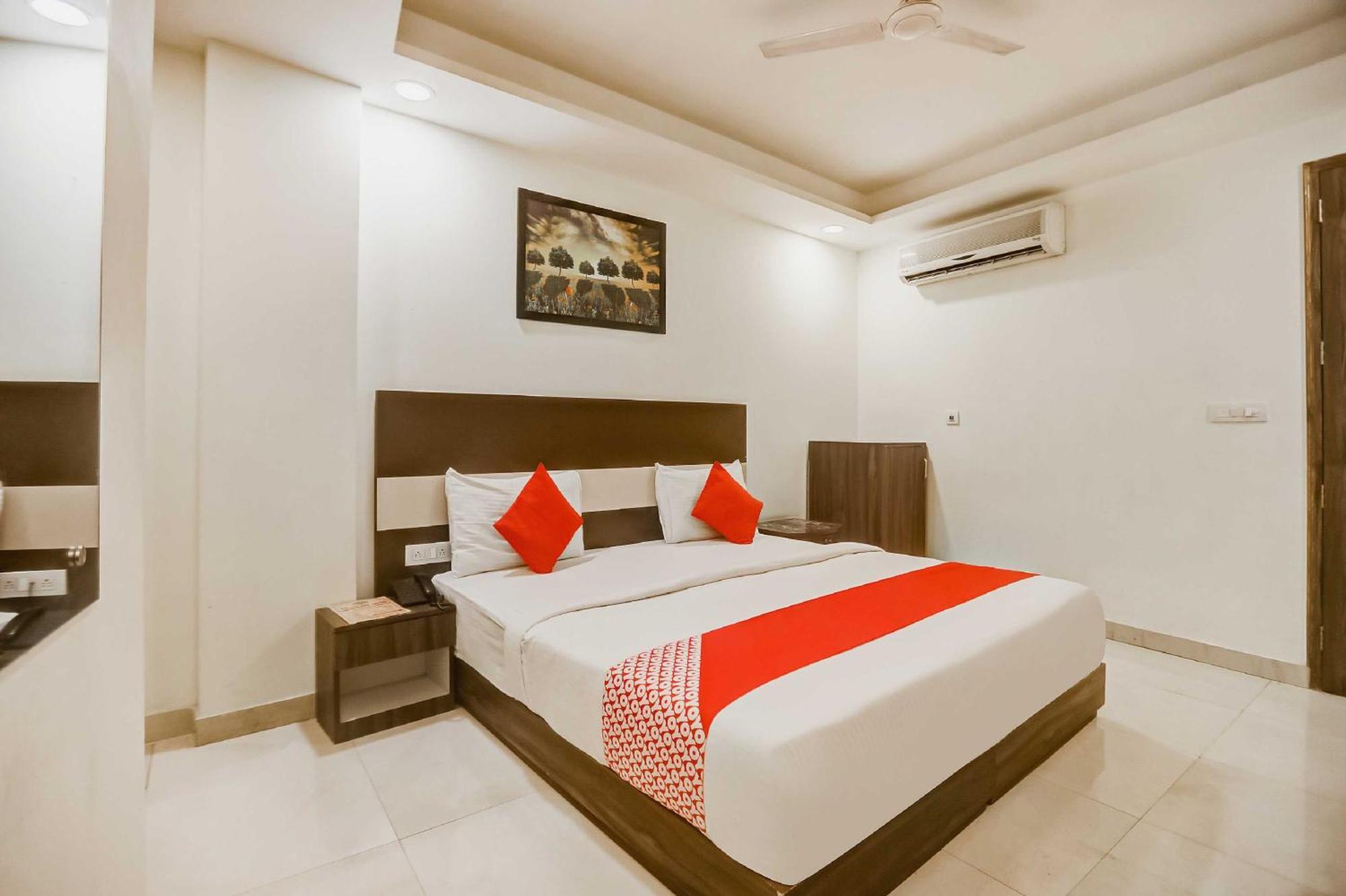 Hotel O Srv Palace 3*