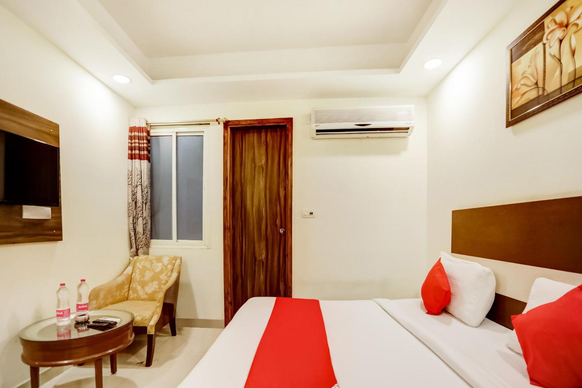 O Srv Palace Hotel New Delhi