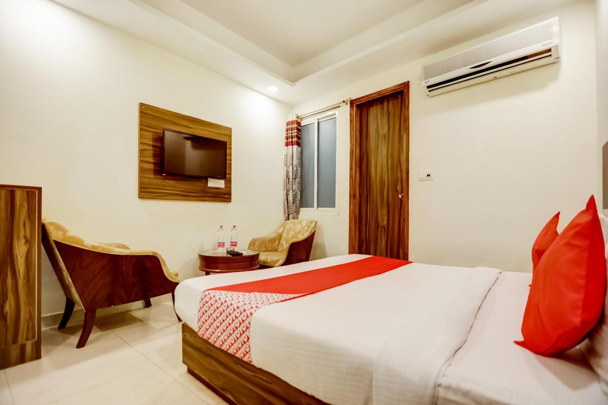 Hotel O Srv Palace