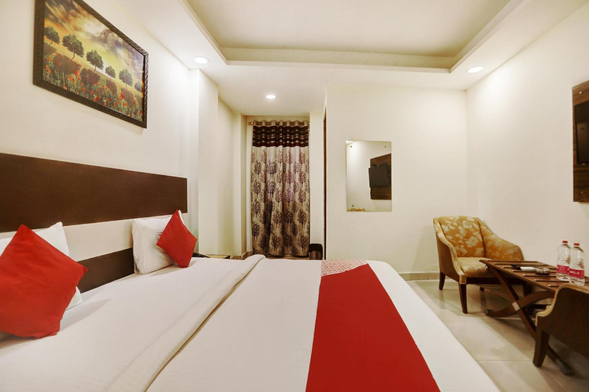 Hotel O Srv Palace New Delhi
